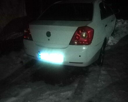 Белый Джили МК, объемом двигателя 1.6 л и пробегом 111 тыс. км за 1700 $, фото 2 на Automoto.ua