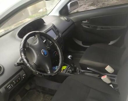 Белый Джили МК, объемом двигателя 1.5 л и пробегом 42 тыс. км за 4000 $, фото 2 на Automoto.ua