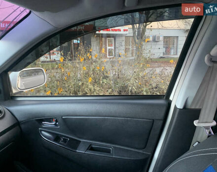 Білий Джилі МК, об'ємом двигуна 1.5 л та пробігом 100 тис. км за 2570 $, фото 2 на Automoto.ua