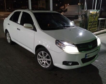 Белый Джили МК, объемом двигателя 2 л и пробегом 144 тыс. км за 2350 $, фото 1 на Automoto.ua