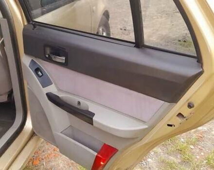 Желтый Джили МР, объемом двигателя 1.5 л и пробегом 248 тыс. км за 1999 $, фото 4 на Automoto.ua