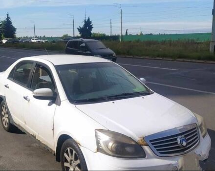 Білий Джилі Мапл, об'ємом двигуна 2 л та пробігом 254 тис. км за 1820 $, фото 1 на Automoto.ua