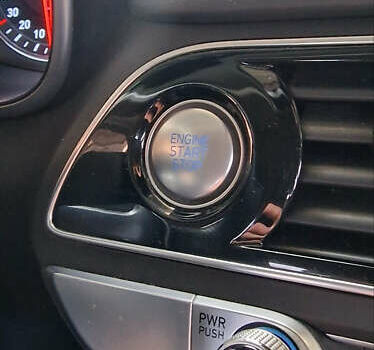 Сірий Генезис G70, об'ємом двигуна 2.2 л та пробігом 153 тис. км за 20500 $, фото 17 на Automoto.ua