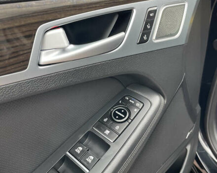 Черный Генезис G80, объемом двигателя 3.34 л и пробегом 289 тыс. км за 15900 $, фото 25 на Automoto.ua