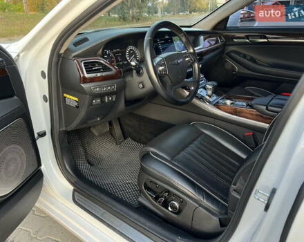 Белый Генезис G90, объемом двигателя 5.04 л и пробегом 177 тыс. км за 34900 $, фото 25 на Automoto.ua