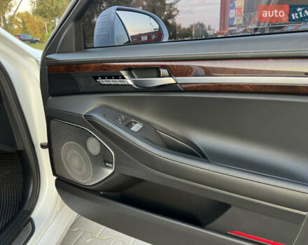 Белый Генезис G90, объемом двигателя 5.04 л и пробегом 177 тыс. км за 34900 $, фото 23 на Automoto.ua