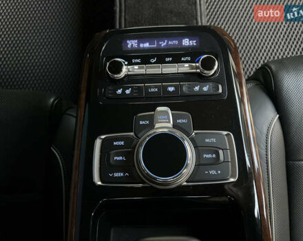 Белый Генезис G90, объемом двигателя 5.04 л и пробегом 177 тыс. км за 34900 $, фото 21 на Automoto.ua