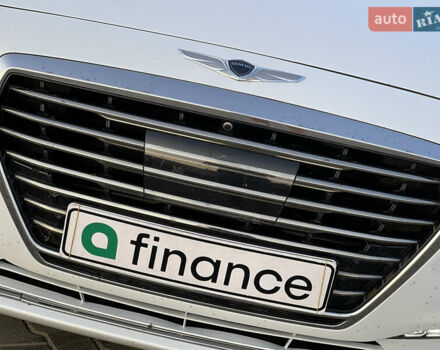 Белый Генезис G90, объемом двигателя 5.04 л и пробегом 177 тыс. км за 34900 $, фото 12 на Automoto.ua