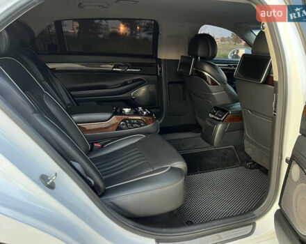 Белый Генезис G90, объемом двигателя 5.04 л и пробегом 177 тыс. км за 34900 $, фото 18 на Automoto.ua