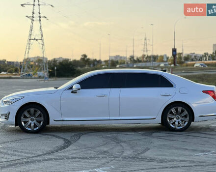 Белый Генезис G90, объемом двигателя 5.04 л и пробегом 177 тыс. км за 34900 $, фото 7 на Automoto.ua