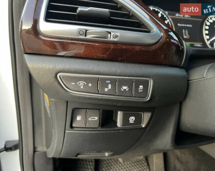 Белый Генезис G90, объемом двигателя 5.04 л и пробегом 177 тыс. км за 34900 $, фото 27 на Automoto.ua