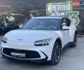 Белый Генезис GV60, объемом двигателя 0 л и пробегом 5 тыс. км за 30500 $, фото 2 на Automoto.ua