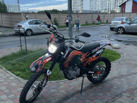 Геон Dakar GNS 300 2023 у Києві на Automoto.ua Чорний Геон Dakar GNS 300, об'ємом двигуна 0.28 л та пробігом 1 тис. км за 2350 $, фото 1 на Automoto.ua