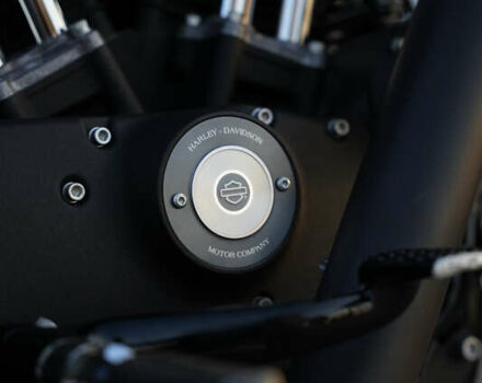 Черный Харлей-Дэвидсон 883 Iron, объемом двигателя 0.9 л и пробегом 8 тыс. км за 9700 $, фото 12 на Automoto.ua