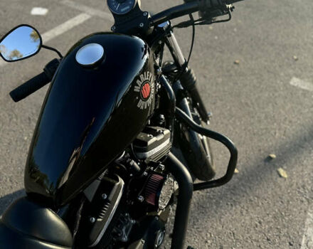 Черный Харлей-Дэвидсон 883 Iron, объемом двигателя 0.9 л и пробегом 8 тыс. км за 9700 $, фото 3 на Automoto.ua