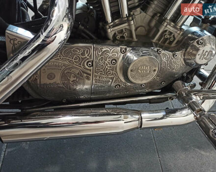 Черный Харлей-Дэвидсон 883 Sportster Custom, объемом двигателя 0.8 л и пробегом 18 тыс. км за 12000 $, фото 31 на Automoto.ua