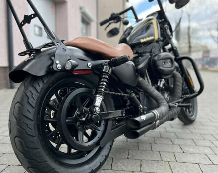 Черный Харлей-Дэвидсон 883 Sportster Custom, объемом двигателя 0.9 л и пробегом 25 тыс. км за 12500 $, фото 1 на Automoto.ua