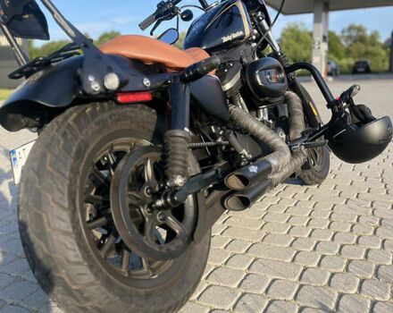 Черный Харлей-Дэвидсон 883 Sportster Custom, объемом двигателя 0.9 л и пробегом 25 тыс. км за 12500 $, фото 11 на Automoto.ua