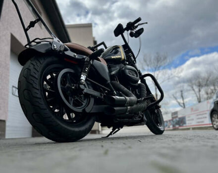 Черный Харлей-Дэвидсон 883 Sportster Custom, объемом двигателя 0.9 л и пробегом 25 тыс. км за 12500 $, фото 2 на Automoto.ua