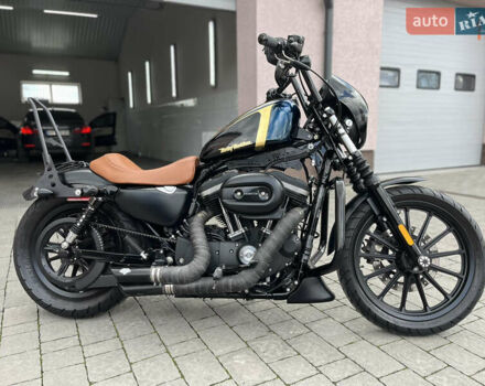 Черный Харлей-Дэвидсон 883 Sportster Custom, объемом двигателя 0.9 л и пробегом 25 тыс. км за 12500 $, фото 3 на Automoto.ua