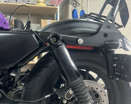 Черный Харлей-Дэвидсон 883 Sportster Custom, объемом двигателя 0.9 л и пробегом 25 тыс. км за 12500 $, фото 9 на Automoto.ua