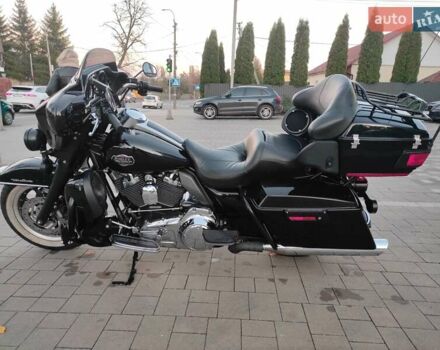 Чорний Харлей-Девідсон ФЛХКС, об'ємом двигуна 1.7 л та пробігом 75 тис. км за 15300 $, фото 1 на Automoto.ua