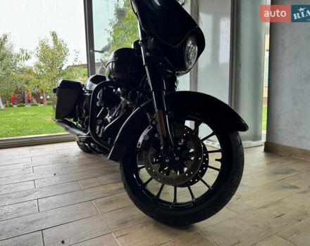 Чорний Харлей-Девідсон Стріт Глідє, об'ємом двигуна 1.8 л та пробігом 3 тис. км за 31000 $, фото 3 на Automoto.ua