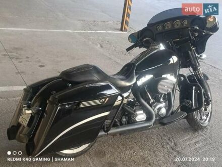 Черный Харлей-Дэвидсон Стрит Глиде, объемом двигателя 1.7 л и пробегом 25 тыс. км за 16750 $, фото 1 на Automoto.ua