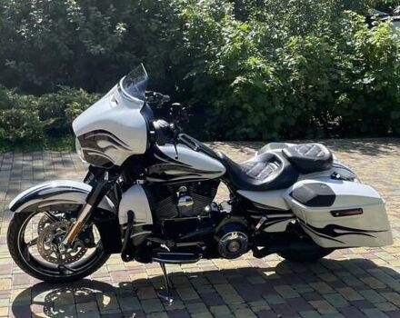 Белый Харлей-Дэвидсон CVO Street Glide, объемом двигателя 0 л и пробегом 24 тыс. км за 18900 $, фото 1 на Automoto.ua