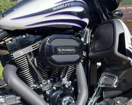 Белый Харлей-Дэвидсон CVO Street Glide, объемом двигателя 0 л и пробегом 24 тыс. км за 18900 $, фото 9 на Automoto.ua