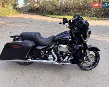 Харлей-Дэвидсон CVO Street Glide 2016 в Ровно на Automoto.ua Черный Харлей-Дэвидсон CVO Street Glide, объемом двигателя 1.85 л и пробегом 25 тыс. км за 19900 $, фото 4 на Automoto.ua