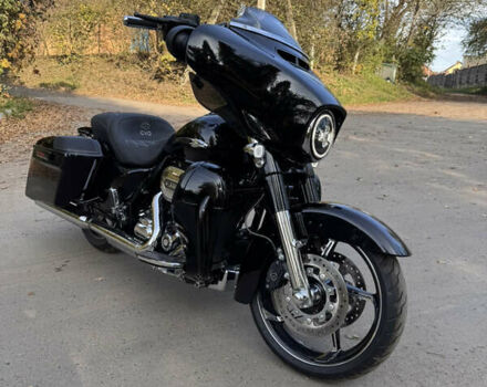 Харлей-Дэвидсон CVO Street Glide 2016 в Ровно на Automoto.ua Черный Харлей-Дэвидсон CVO Street Glide, объемом двигателя 1.85 л и пробегом 25 тыс. км за 19900 $, фото 3 на Automoto.ua