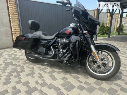 Харлей-Дэвидсон CVO Street Glide 2019 в Днепре (Днепропетровске) на Automoto.ua Черный Харлей-Дэвидсон CVO Street Glide, объемом двигателя 1.7 л и пробегом 13 тыс. км за 18000 $, фото 1 на Automoto.ua