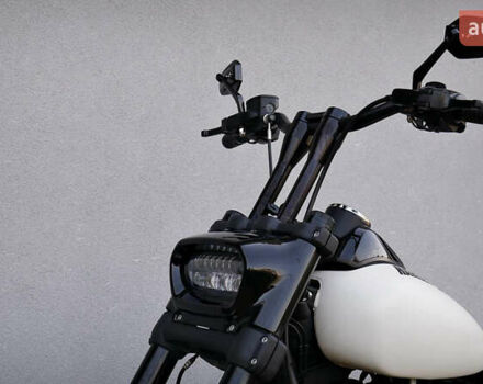 Белый Харлей-Дэвидсон Fat Bob, объемом двигателя 1.75 л и пробегом 18 тыс. км за 21000 $, фото 14 на Automoto.ua