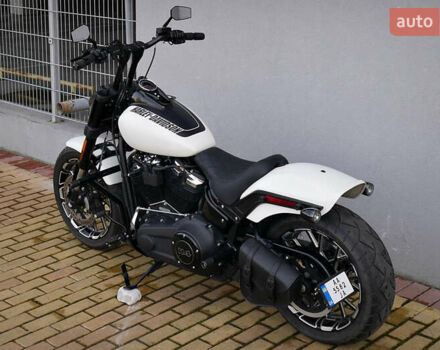 Белый Харлей-Дэвидсон Fat Bob, объемом двигателя 1.75 л и пробегом 18 тыс. км за 21000 $, фото 3 на Automoto.ua