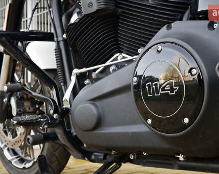 Белый Харлей-Дэвидсон Fat Bob, объемом двигателя 1.75 л и пробегом 18 тыс. км за 21000 $, фото 6 на Automoto.ua