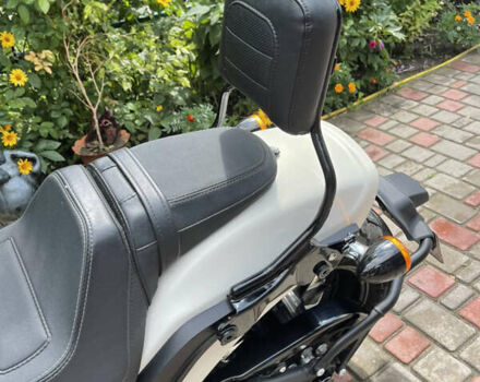 Белый Харлей-Дэвидсон Fat Bob, объемом двигателя 1.9 л и пробегом 2 тыс. км за 22000 $, фото 5 на Automoto.ua