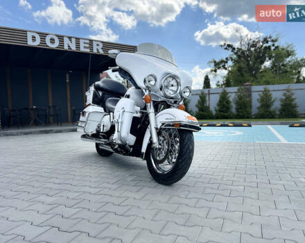Белый Харлей-Дэвидсон FLHTCU Ultra Classic Electra Glide, объемом двигателя 1.69 л и пробегом 36 тыс. км за 16300 $, фото 5 на Automoto.ua