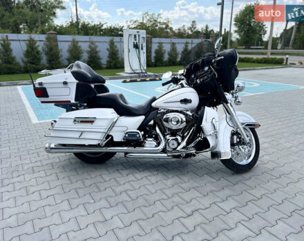 Белый Харлей-Дэвидсон FLHTCU Ultra Classic Electra Glide, объемом двигателя 1.69 л и пробегом 36 тыс. км за 16300 $, фото 4 на Automoto.ua