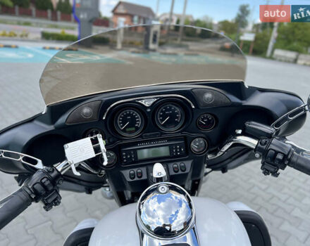 Белый Харлей-Дэвидсон FLHTCU Ultra Classic Electra Glide, объемом двигателя 1.69 л и пробегом 36 тыс. км за 16300 $, фото 12 на Automoto.ua