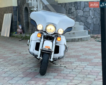 Белый Харлей-Дэвидсон FLHTCU Ultra Classic Electra Glide, объемом двигателя 1.69 л и пробегом 36 тыс. км за 16300 $, фото 17 на Automoto.ua