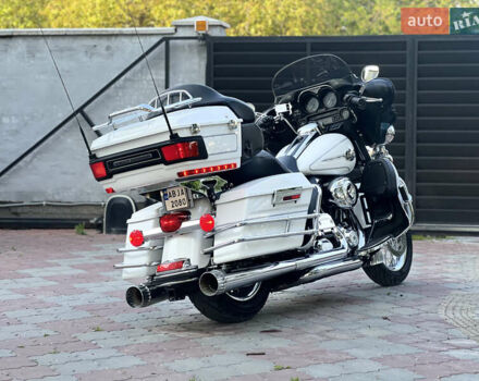 Белый Харлей-Дэвидсон FLHTCU Ultra Classic Electra Glide, объемом двигателя 1.69 л и пробегом 36 тыс. км за 16300 $, фото 15 на Automoto.ua