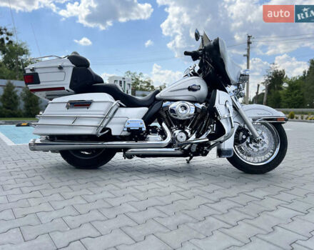 Белый Харлей-Дэвидсон FLHTCU Ultra Classic Electra Glide, объемом двигателя 1.69 л и пробегом 36 тыс. км за 16300 $, фото 1 на Automoto.ua