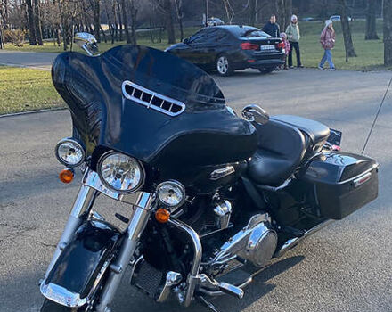 Харлей-Девідсон FLHTCU Ultra Classic Electra Glide 2018 у Києві на Automoto.ua Чорний Харлей-Девідсон FLHTCU Ultra Classic Electra Glide, об'ємом двигуна 1.7 л та пробігом 19 тис. км за 19000 $, фото 1 на Automoto.ua