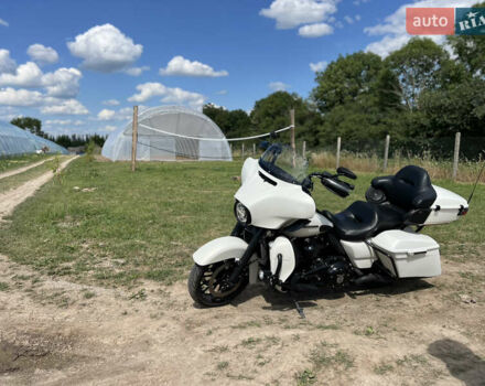 Белый Харлей-Дэвидсон FLHXSE, объемом двигателя 1.8 л и пробегом 42 тыс. км за 17000 $, фото 1 на Automoto.ua