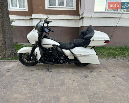 Белый Харлей-Дэвидсон FLHXSE, объемом двигателя 1.8 л и пробегом 42 тыс. км за 17000 $, фото 6 на Automoto.ua