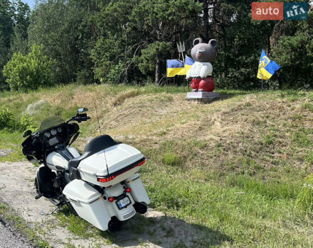 Белый Харлей-Дэвидсон FLHXSE, объемом двигателя 1.8 л и пробегом 42 тыс. км за 17000 $, фото 2 на Automoto.ua