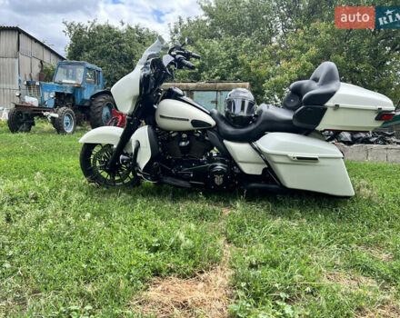 Белый Харлей-Дэвидсон FLHXSE, объемом двигателя 1.8 л и пробегом 42 тыс. км за 17000 $, фото 3 на Automoto.ua