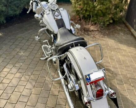 Белый Харлей-Дэвидсон FLSTN Softail Deluxe, объемом двигателя 1.7 л и пробегом 12 тыс. км за 14250 $, фото 9 на Automoto.ua