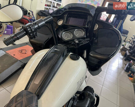 Белый Харлей-Дэвидсон FLTRX Road Glide, объемом двигателя 1.92 л и пробегом 3 тыс. км за 29000 $, фото 4 на Automoto.ua